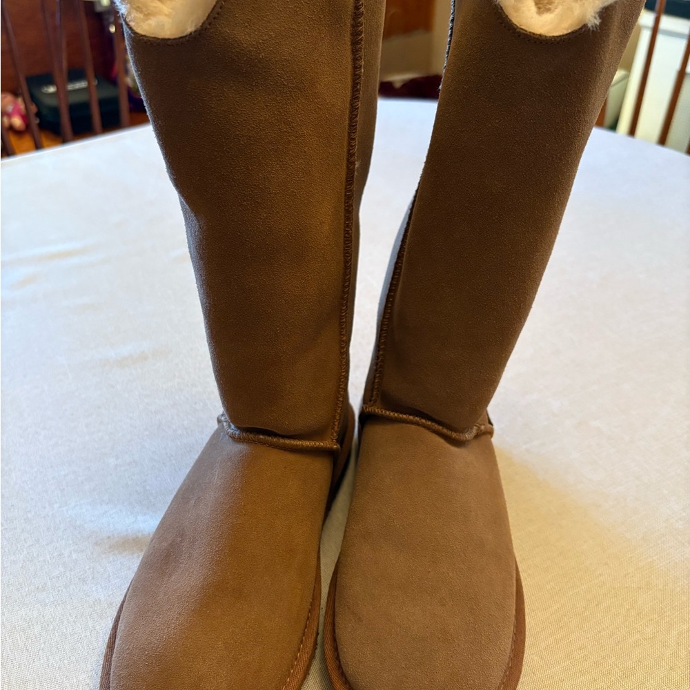 Women’s size 8 LAMO boots
